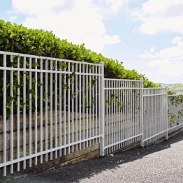 CroppedImage262262-Contemporary-Perimeter-Fencing-Can-Be-Powder-Coated-In-a-Range-Of-Colours-min