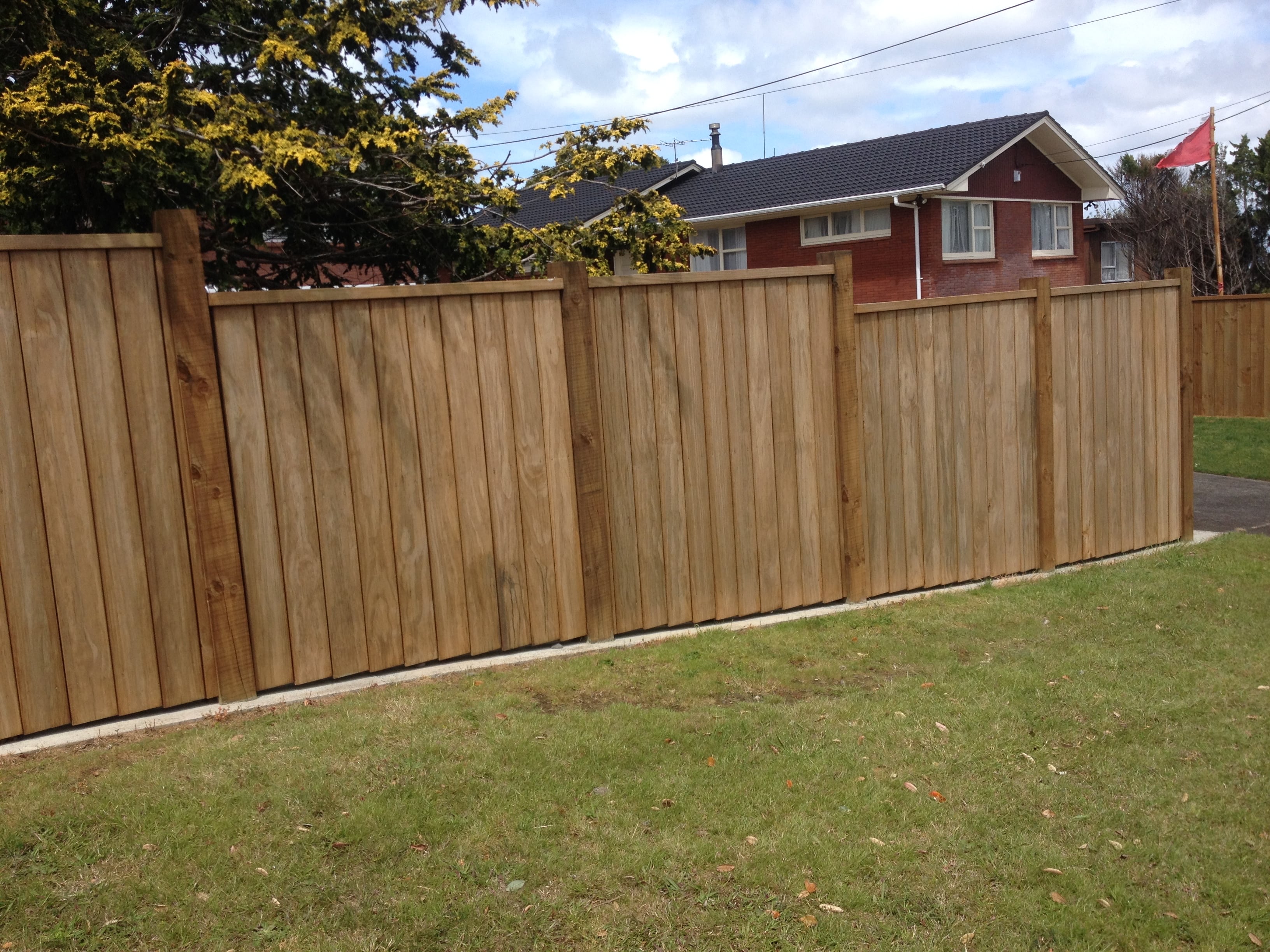 Exposed Post Wooden Fence with Capping-min